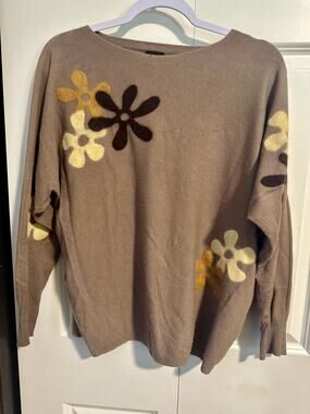 Aaeda Women’s Floral Appliqué Oversized Knit Sweater Taupe Brown Sz L